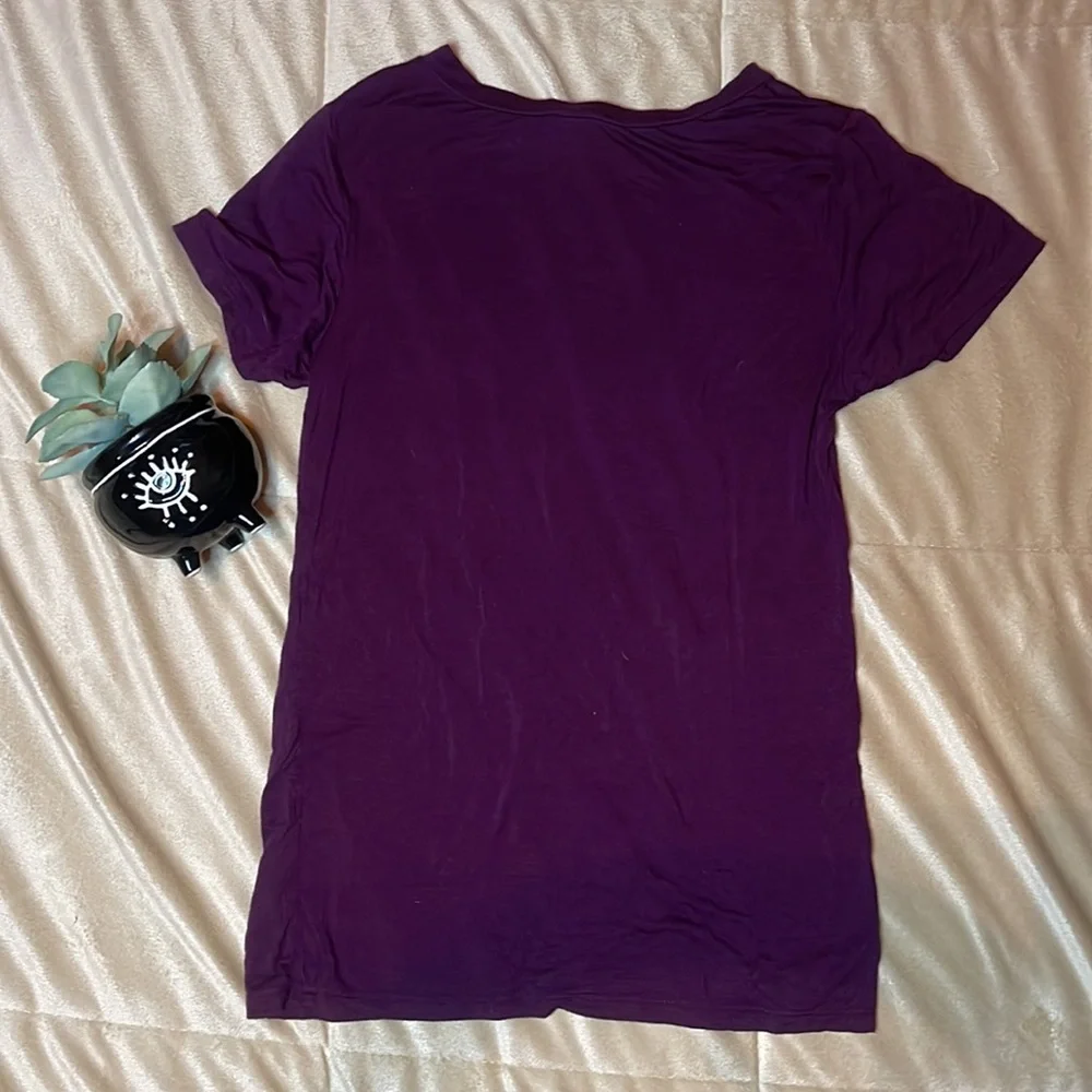 Keyhole vneck - Picture 3 of 3